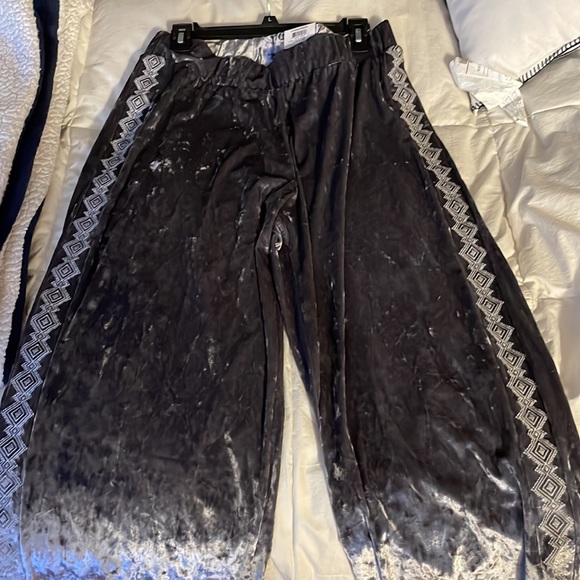 JM Collection. Gray wide leg loungewear. Beautiful side detail. Comfy and soft. - Picture 2 of 4